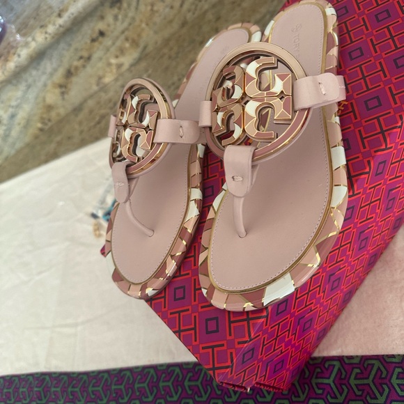 New Tory Burch ENAMEL MILLER VEG LEATHER color SEASHELL PINK multi - Picture 7 of 7